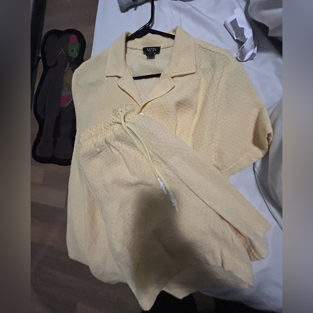 Men’s calm yellow Short set!